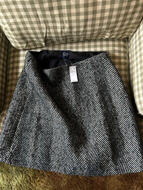GAP Black and White Chevron A-Line Skirt